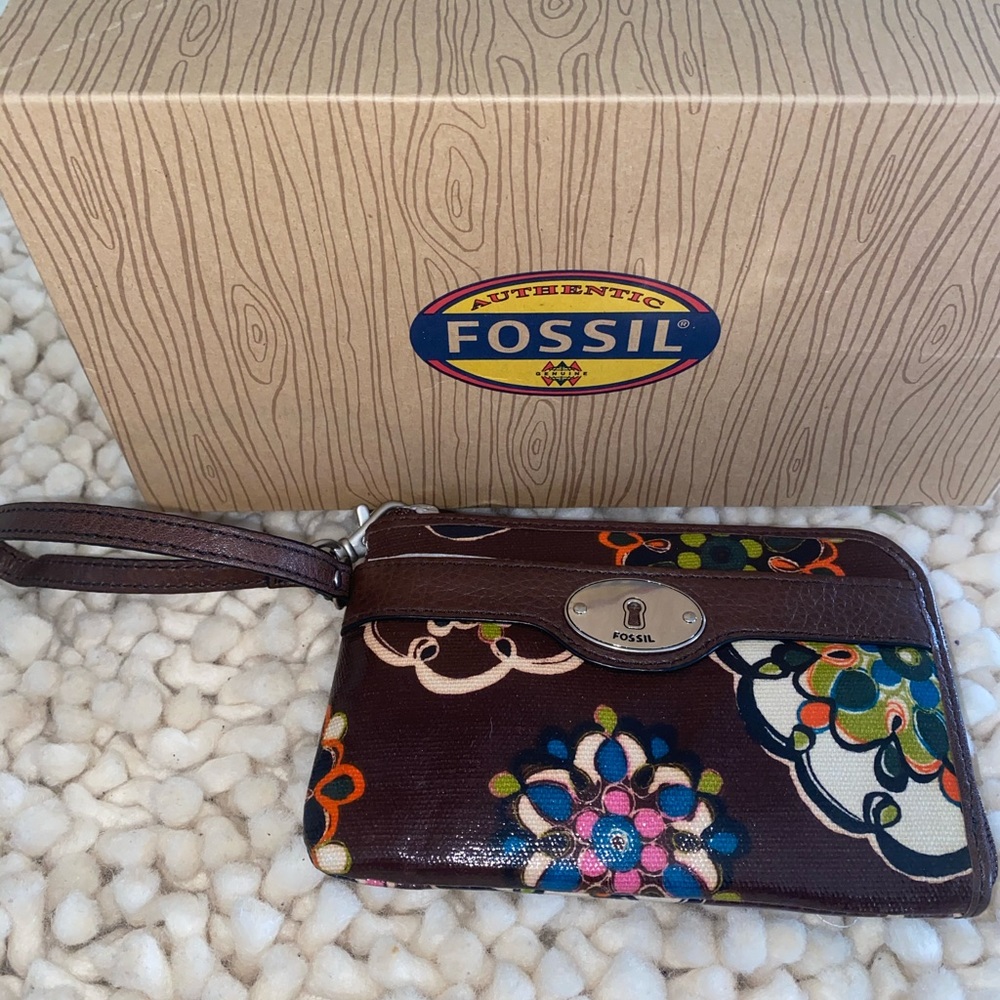 Fossil wristlet